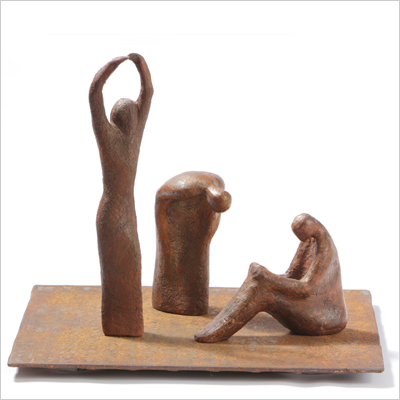 drei Frauen, Trauer Besinnung Hoffnung, Terracotta, 40x38x40cm (vorne 1)